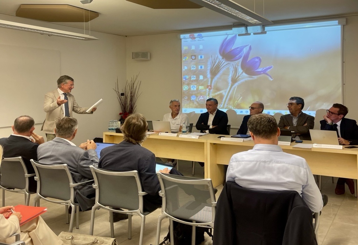 2026 08 03-Fondazione Stava-Saluto istituzionale Carlo Dellasega ai membri di CdA e CS di MCTAA